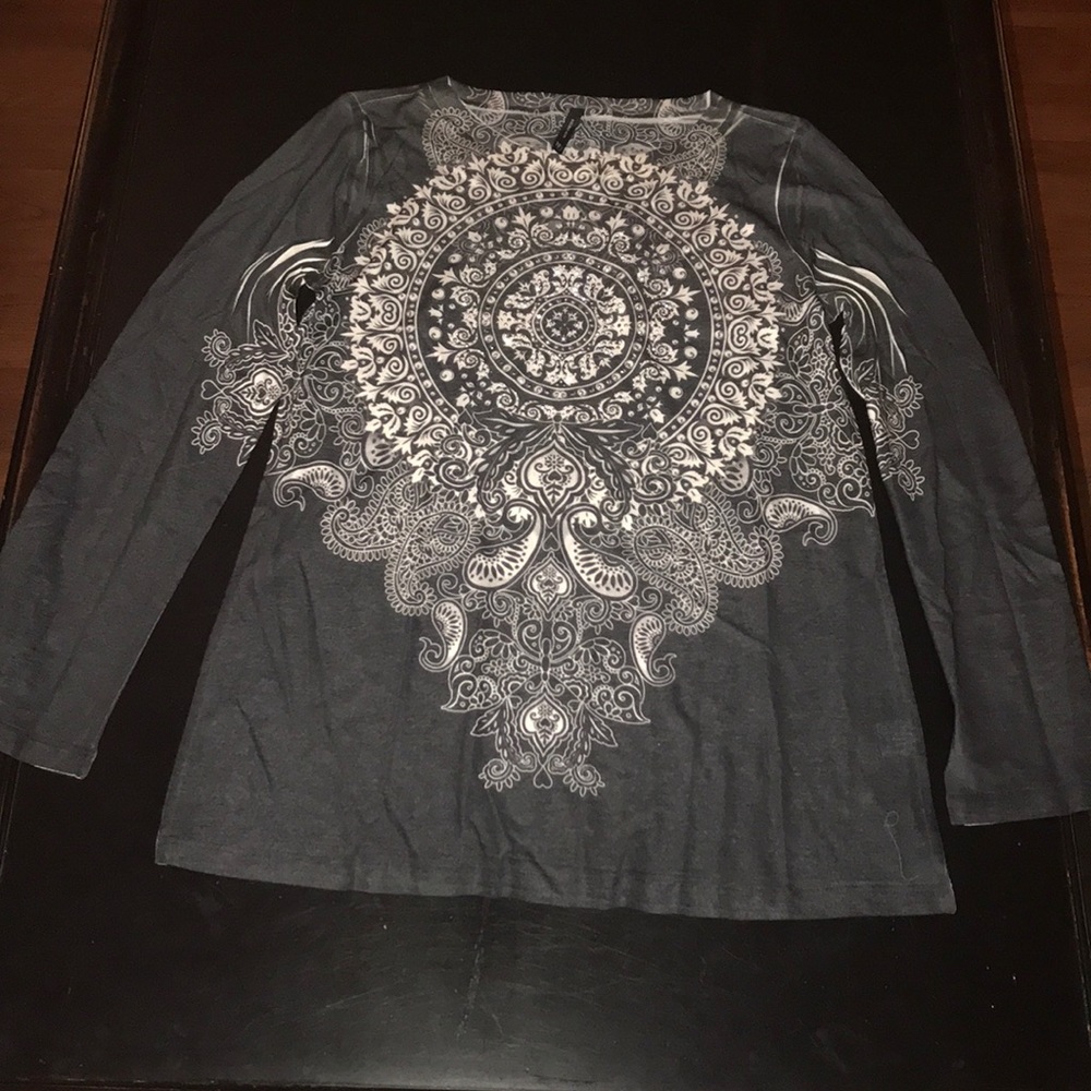 Never worn ladies New Directions M top (LOC2)